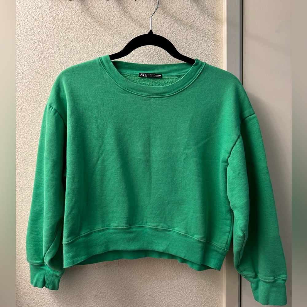 Zara crew neck sweater. Size M